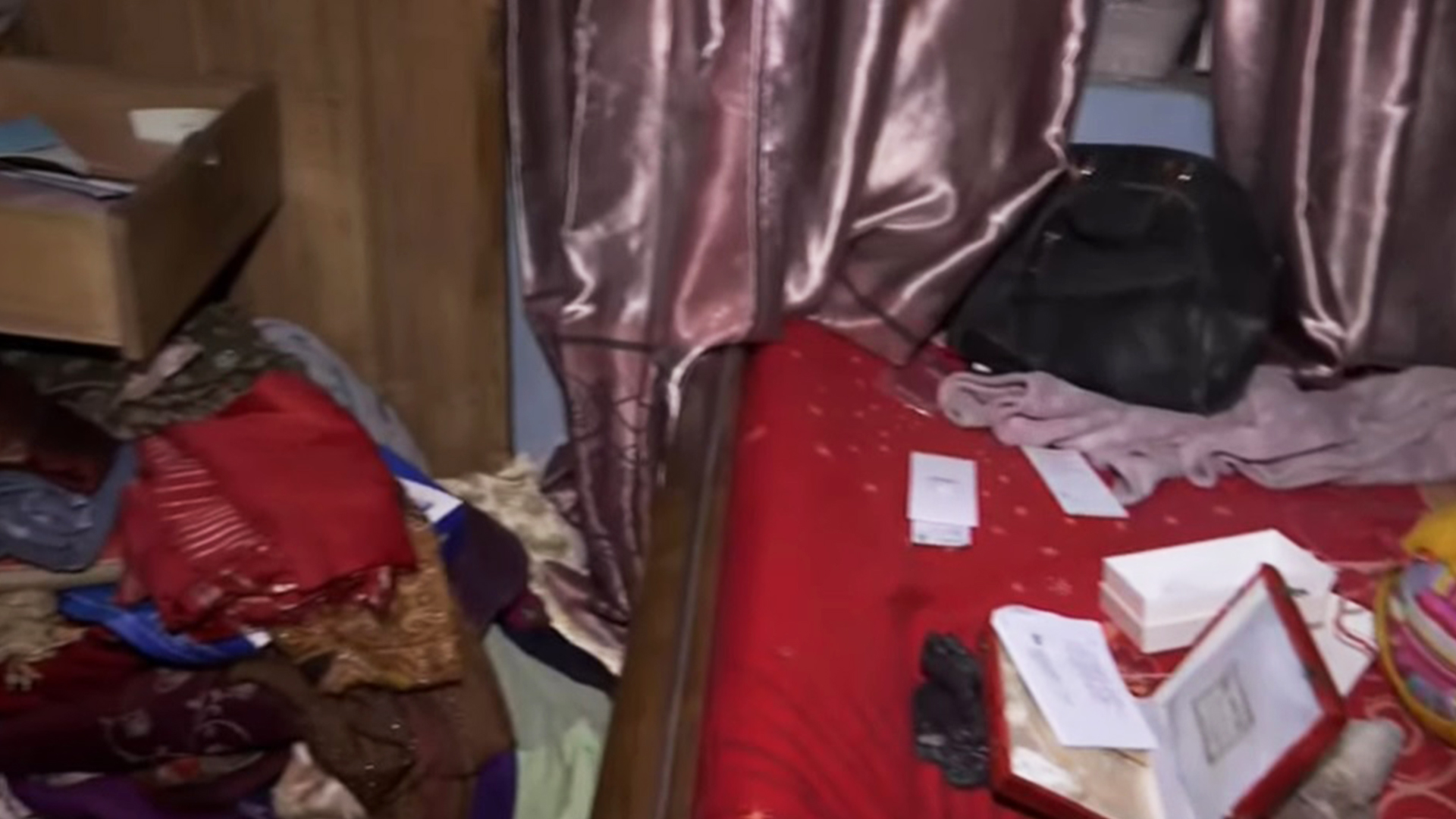 মিরপুরে দিনে-দুপুরে ভয়ংকর ডাকাতি, ১০০ ভরি স্বর্ণ ও ৩২ লাখ টাকা লুট